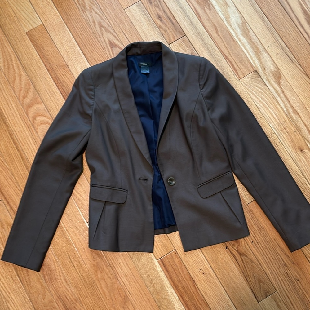 Olive-brown single lapel blazer